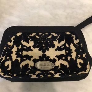 Baby changing clutch